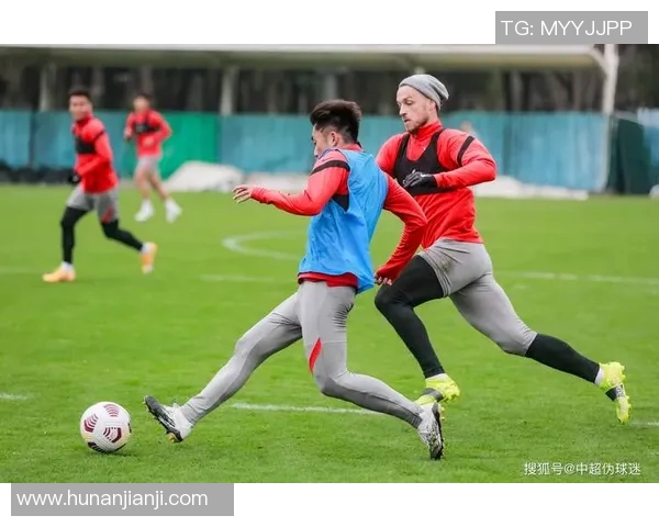 精彩纷呈的足球之夜 各大赛事比分一览 热门球队战况全解析 精彩纷呈的足球之夜 各大赛事比分一览 热门球队战况全解析