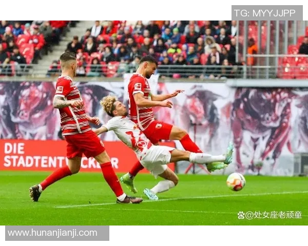 现代足球战术革新与进攻防守体系的深度剖析与应用实践